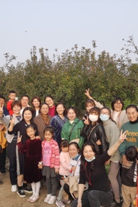 音乐学院教职工开展秋游采摘活动